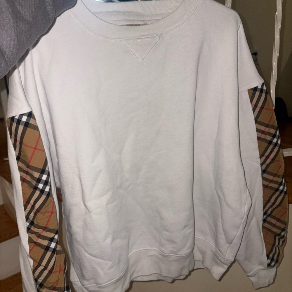 Burberry White Crewneck Sweatshirt with Signature Tan Plaid Sleeves
